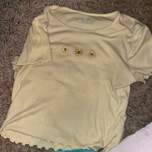 Yellow cropped tee shirt